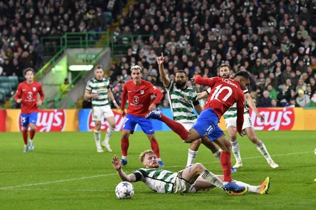 Celtic v Atletico Madrid UEFA Champions League Liam Scales of Celtic tackles Angel Correa of Atletico Madrid during the UEFA Champions League Group E match at Celtic Park, Glasgow Copyright: xJamiexJohnstonx FIL-19153-0160 UK Newspapers OUT