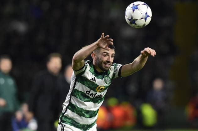 Celtic v Atletico Madrid UEFA Champions League Greg Taylor of Celtic throws the ball in during the UEFA Champions League Group E match at Celtic Park, Glasgow Copyright: xJamiexJohnstonx FIL-19153-0167 UK Newspapers OUT