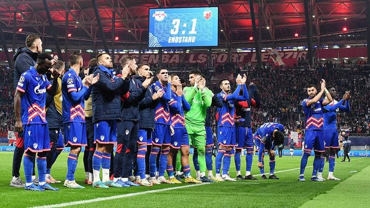 Soccer UEFA Champions League, 2023 2024 season, Group Stage, Group G, Matchday 3, RB Leipzig vs Red Star Belgrade Sportsko drustvo Crvena zvezda 3 1 1 0 25 10 2023 The team of Red Star Belgrade Sportsko drustvo Crvena zvezda thanks after the match RB Leipzig vs Red Star Belgrade Sportsko drustvo Crvena zvezda 25 10 2023 the travelling fans In the background on the LED wall the final score 3 1 To see u a Omri Glazer goalkeeper Belgrade, Back number 18 , Mirko Ivanic Offensive midfield Belgrade, back number 4 , Marko Stamenic Central midfield Belgrade, back number 6 , Cherif Ndiaye Center forward Belgrade, back number 9 , Peter Olayinka Center forward Belgrade, back number 14 , Aleksandar Dragovic Central defender Belgrade, back number 15 , Milan Rodic Left defender Belgrade, Back number 23 , Nasser Djiga Centre-back Belgrade, back number 24 , Srdjan Mijailovic Centre-back Belgrade, back number 33 , In beom Hwang Central midfield Belgrade, back number 66 , Stefan Mitrovic Left wing Belgrade, back number 80 Leipzig Saxony Germany Red Bull Arena