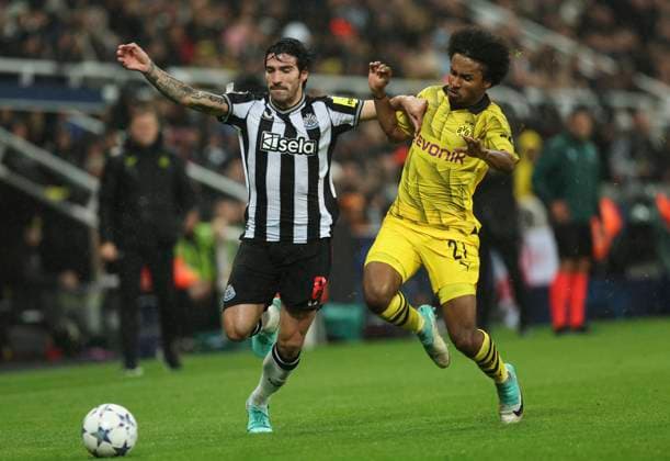Football - 2023 2024 UEFA Champions League - Newcastle United vs Borussia Dortmund - St Jame™s Park - Wednesday 25th October 2023 Sandro Tonali of Newcastle United vies with Karim Adeyemi of Borussia Dortmund 