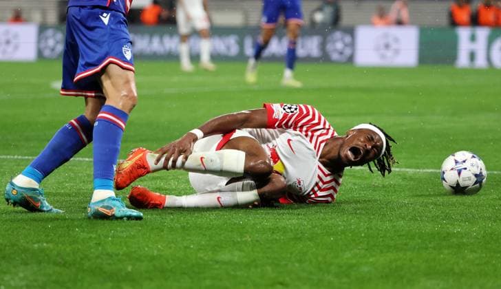 RB Leipzig Red Star Belgrade Champions League Leipzig, 25 10 2023, Red Bull Arena, Champions League, Group G, Matchday 3 , RB LEIPZIG vs RED STAR BELGRAD 3 1 1 0 , Pictured Mohamed Simakan 2, RB Leipzig on the ground , Picture Point