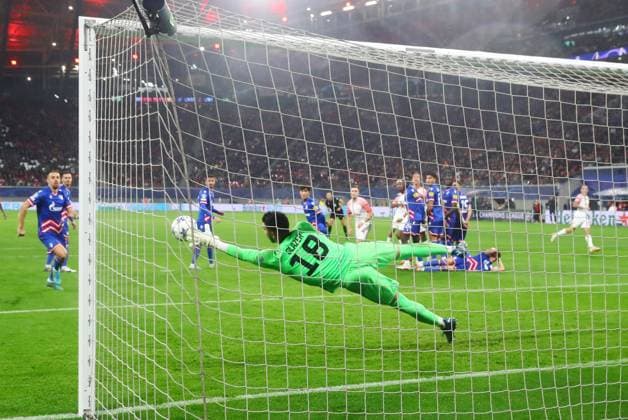 RB Leipzig Red Star Belgrade Champions League Leipzig, 25 10 2023, Red Bull Arena, Champions League, Group G, Matchday 3 , RB LEIPZIG vs RED STAR BELGRAD 3 1 1 0 , Pictured is goalkeeper Omri Glazer 18, Belgrade parries a free kick , Picture Point
