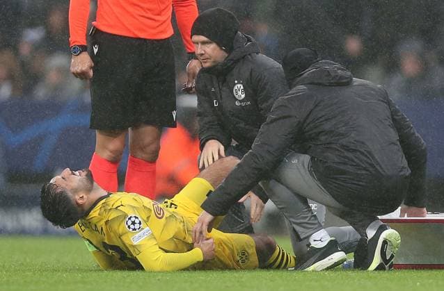 Sport Themen der Woche KW43 . - Newcastle United v Borussia Dortmund, UEFA Champions League, Group F, St James™s Park Stadium, Newcastle, UK. - 25th October 2023. Emre Can of Borussia Dortmund looks in pain and is substituted off the pitch injured. - Newcastle United v Borussia Dortmund, UEFA Champions League, Group F, St James™s Park Stadium, Newcastle, UK. - 25th October 2023. Newcastle St James™s Park Stadium UK Copyright: xDanxWeirx CP_Newcastle_United_Dortmund_165