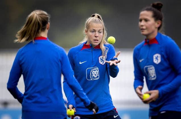 Sport Themen der Woche KW43 Sport Bilder des Tages ZEIST - Jill Baijings during the training of the Dutch team in preparation for the match in the Nations League against Scotland. The Dutch team must win the group to qualify for the 2024 Paris Olympics. ANP KOEN VAN WEEL xVIxANPxSportx xxANPxIVx 482167643 originalFilename: 482167643.jpg