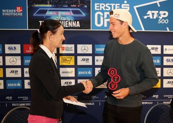TENNIS - ATP, Tennis Herren Erste Bank Open VIENNA,AUSTRIA,26.OCT.23 - TENNIS - ATP World Tour, Erste Bank Open. Image shows BJKC captain Marion Maruska (ÖETV Sports Coordination) and Joel Schwaerzler (AUT). Keywords: press conference, PK, Pressekonferenz  GEPAxpictures xWalterxLuger