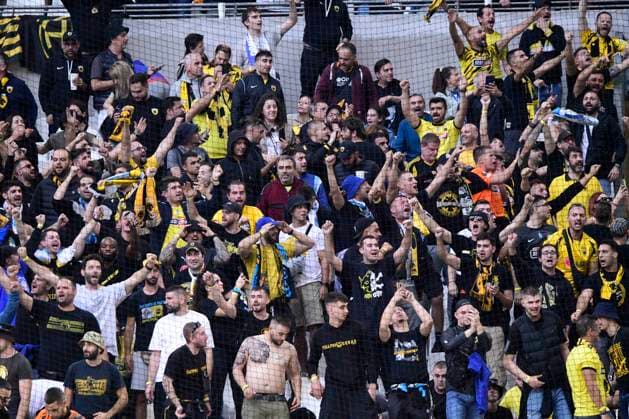 MARSEILLE, FRANCE : Supporters AEK Olympique de Marseille vs. AEK Athens FC lors de la phase de groupes de l™UEFA Europa League au stade Orange Velodrome, le 26 octobre 2023. MARSEILLE, FRANCE : OM vs. AEK Athens FC during the group phase of the UEFA Europa League in the Orange Velodrome Stadium on October 26th, 2023. FOOTBALL : Olympique de Marseille vs. AEK Athens FC - Europa League ValentinaClaret Panoramic 
