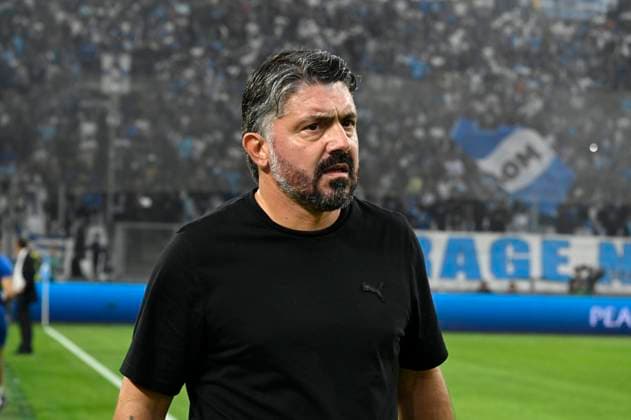 MARSEILLE, FRANCE : Gennaro GATTUSO, entraineur de l OM Olympique de Marseille vs. AEK Athens FC lors de la phase de groupes de l™UEFA Europa League au stade Orange Velodrome, le 26 octobre 2023. MARSEILLE, FRANCE : OM vs. AEK Athens FC during the group phase of the UEFA Europa League in the Orange Velodrome Stadium on October 26th, 2023. FOOTBALL : Olympique de Marseille vs. AEK Athens FC - Europa League ValentinaClaret Panoramic 