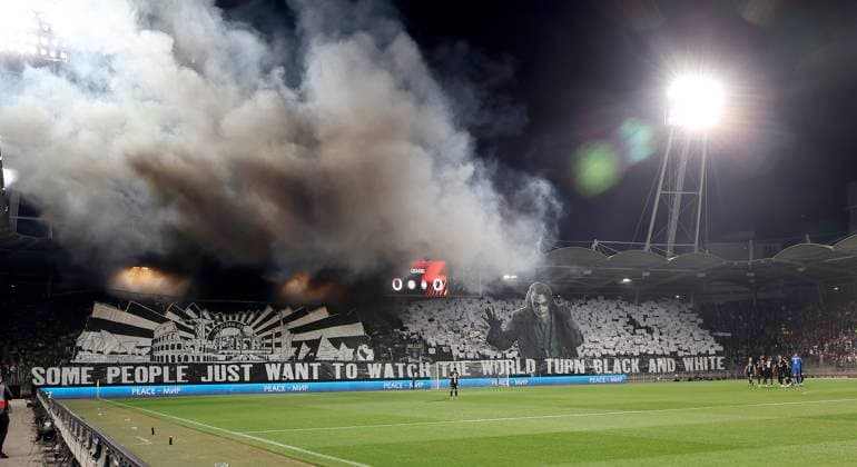 Sport Bilder des Tages SOCCER - UEFA EL, Sturm vs Atalanta GRAZ,AUSTRIA,26.OCT.23 - SOCCER - UEFA Europa League, SK Sturm Graz vs Atalanta Bergamo Calcio. Image shows fans of Sturm.  GEPAxpictures xHansxOberlaender