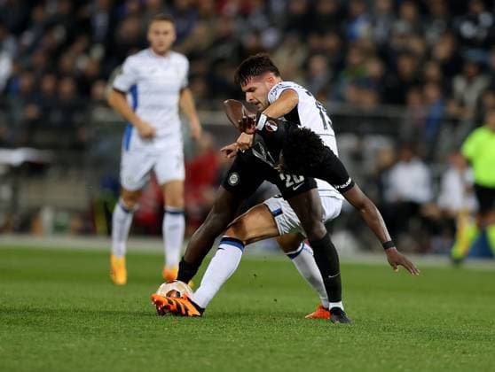 SOCCER - UEFA EL, Sturm vs Atalanta GRAZ,AUSTRIA,26.OCT.23 - SOCCER - UEFA Europa League, SK Sturm Graz vs Atalanta Bergamo Calcio. Image shows Seedy Jatta (Sturm) and Berat Djimitri (Atalanta).  GEPAxpictures xHansxOberlaender