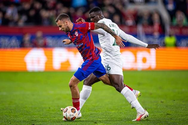 26.10.2023 SOSNOWIEC, ArcelorMittal Park, Zaglebiowski park sportowy, PILKA NOZNA (FOOTBALL), LIGA EUROPY UEFA, UEFA EUROPA LEAGUE , MECZ RAKOW CZESTOCHOWA - SPORTING CP NZ MARCIN CEBULA OUSMANE DIOMANDE FOTO LUKASZ SKWIOT CYFRASPORT NEWSPIX.PL --- Newspix.pl POLAND OUT!  20231026CSLS028