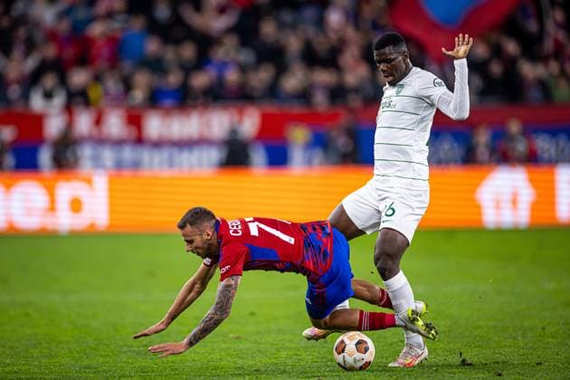26.10.2023 SOSNOWIEC, ArcelorMittal Park, Zaglebiowski park sportowy, PILKA NOZNA (FOOTBALL), LIGA EUROPY UEFA, UEFA EUROPA LEAGUE , MECZ RAKOW CZESTOCHOWA - SPORTING CP NZ MARCIN CEBULA OUSMANE DIOMANDE FOTO LUKASZ SKWIOT CYFRASPORT NEWSPIX.PL --- Newspix.pl POLAND OUT!  20231026CSLS029