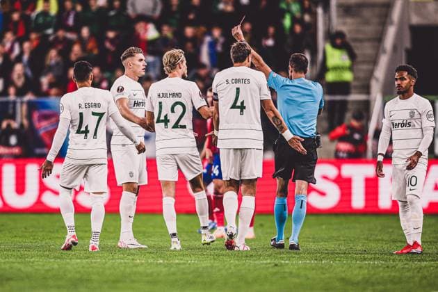 SOSNOWIEC 26.10.2023 MECZ 3. KOLEJKA GRUPA D LIGA EUROPY SEZON 2023 24: RAKOW CZESTOCHOWA -SPORTING CP UEFA EUROPA LEAGUE GROUP D MATCH: VIKTOR GYOKERES CZERWONA KARTKA FOT. JAKUB ZIEMIANIN 400mm.pl NEWSPIX.PL --- Newspix.pl POLAND OUT!  20231026_IMG_0952