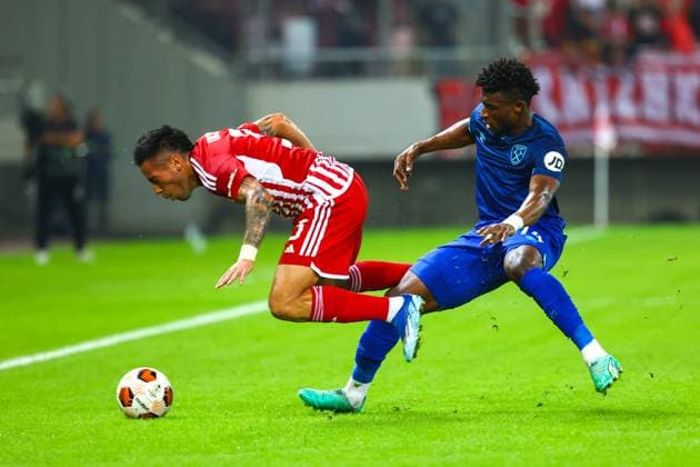 Olympiacos F.C. v West Ham United UEFA Europa League Francisco Ortega of Olympiacos F.C. and Mohammed Kudus of West Ham United during the UEFA Europa League Group A match at Karaiskakis Stadium, Piraeus Copyright: xYannisxHalasx FIL-19159-0043 UK Newspapers OUT