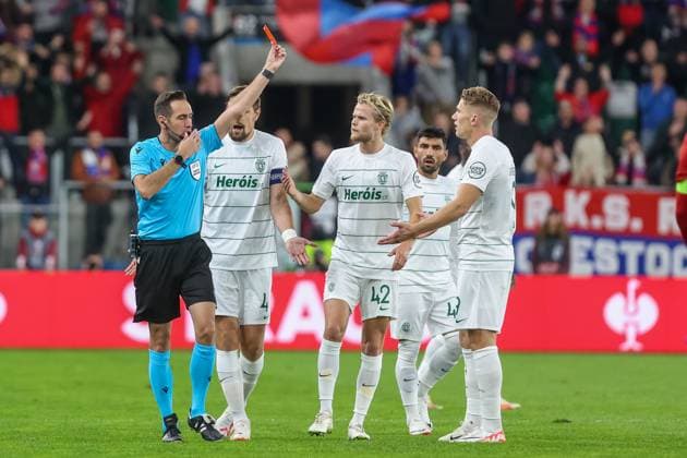 SOSNOWIEC 26.10.2023 MECZ LIGA EUROPY GRUPA D RAKOW CZESTOCHOWA - SPORTING LIZBONA SPORTING CP EUROPA LEAGUE GROUP D SEASON 2023 24 RAKOW CZESTOCHOWA - SPORTING LIZBONA SEDZIA ANASTASIOS PAPAPETROU SEBASTIAN COATES MORTEN HJULMAND VIKTOR GYOKERES CZERWONA KARTKA FOT. MICHAL CHWIEDUK FOKUSMEDIA.COM.PL NEWSPIX.PL --- Newspix.pl POLAND OUT!  231026CHW028