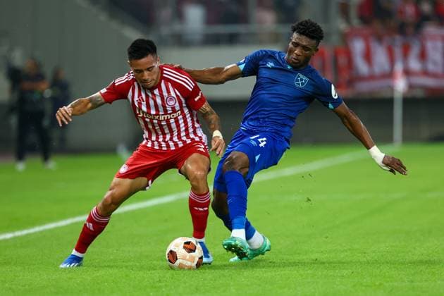 Olympiacos F.C. v West Ham United UEFA Europa League Francisco Ortega of Olympiacos F.C. and Mohammed Kudus of West Ham United during the UEFA Europa League Group A match at Karaiskakis Stadium, Piraeus Copyright: xYannisxHalasx FIL-19159-0045 UK Newspapers OUT