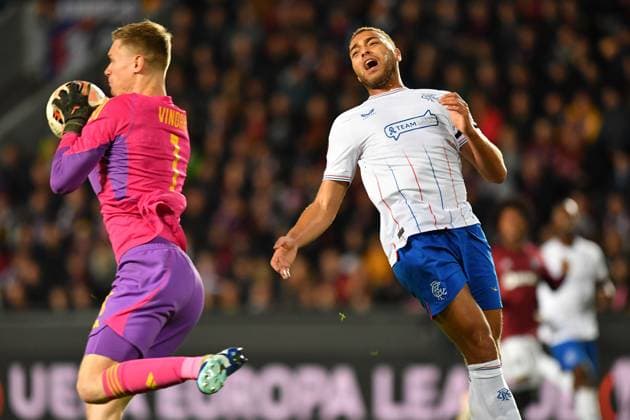 October 26, 2023, Prague, Czech Republic: PETER VINDAHL of Sparta Praha (L) fight for ball with Rangers s CYRIEL DESSERS at Stadion Letna during Matchday 3 in Group C of the UEFA Europa League, at October 25, 2023, in Prague in the Czech Republic. Prague Czech Republic - ZUMAr156 20231026_aap_r156_002 Copyright: xSlavekxRutax