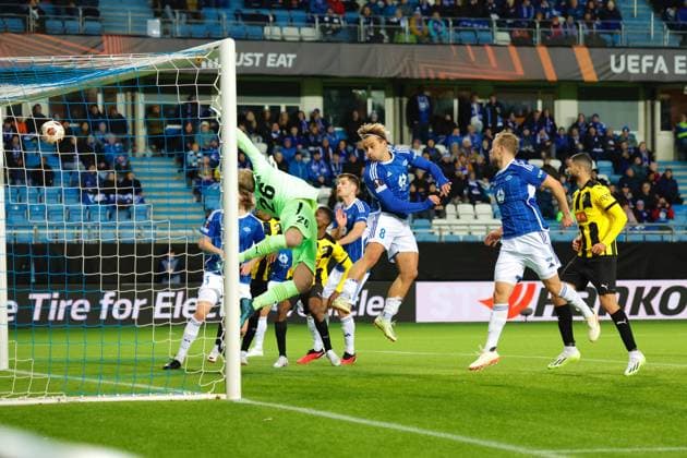 Europa League i fotball 2023: Molde - BK H?cken Molde 20231026. H?ckens keeper Peter Abrahamsson slipper inn 4-1 malet under Europa League kampen i fotball mellom Molde og BK H?cken pa Aker Stadion. Foto: Svein Ove Ekornesvag NTB Molde Norge EDITORIAL USE ONLY. RESTRICTED USE FOR BETTING COMPANIES Ref:_SPO_pCBi2zRa0Y.jpg  Copyright: xSveinxOvexEkornesvagx xNTBx
