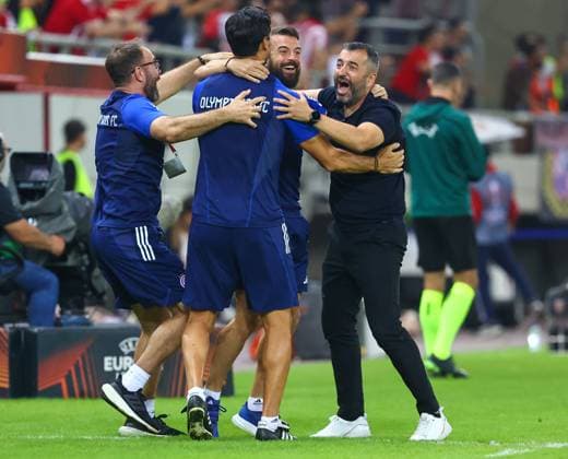 Olympiacos F.C. v West Ham United UEFA Europa League Diego Martínez Manager of Olympiacos F.C. celebrates his team s first goal during the UEFA Europa League Group A match at Karaiskakis Stadium, Piraeus Copyright: xYannisxHalasx FIL-19159-0072 UK Newspapers OUT