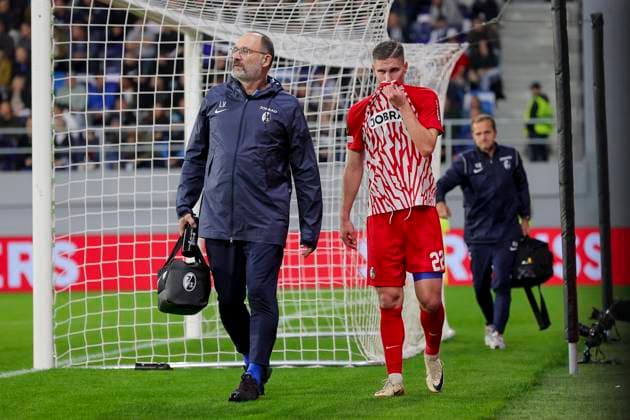 Serbia, Backa Topola, 26 10 2023, , TSC Backa Topola SC Freiburg UEFA Europa League 2023 2024 Group A, Roland Sallai SC Freiburg injured Backa Topola  eu-images-084