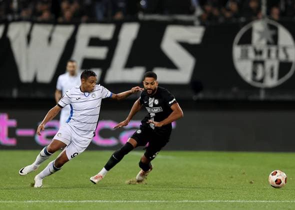 SOCCER - UEFA EL, Sturm vs Atalanta GRAZ,AUSTRIA,26.OCT.23 - SOCCER - UEFA Europa League, SK Sturm Graz vs Atalanta Bergamo Calcio. Image shows Luis Muriel (Atalanta) and Gregory Wuethrich (Sturm).  GEPAxpictures xHansxOberlaender