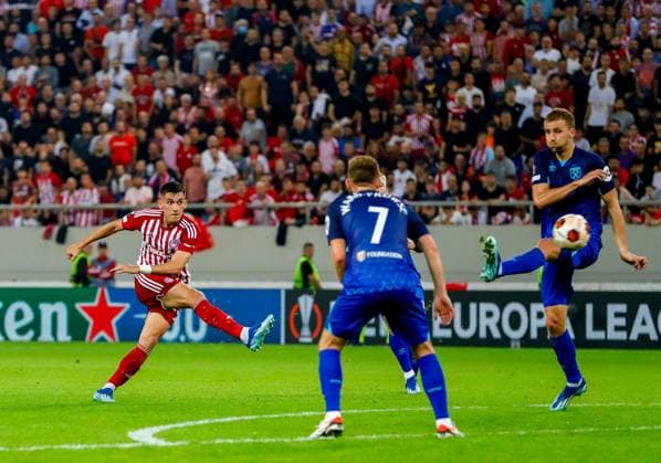 Olympiacos F.C. v West Ham United UEFA Europa League Sotiris Alexandropoulos of Olympiacos F.C. takes a shot during the UEFA Europa League Group A match at Karaiskakis Stadium, Piraeus Copyright: xYannisxHalasx FIL-19159-0076 UK Newspapers OUT