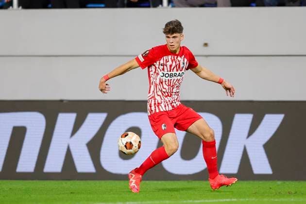 Serbia, Backa Topola, 26 10 2023, , TSC Backa Topola SC Freiburg UEFA Europa League 2023 2024 Group A, Noah Weisshaupt SC Freiburg controls the ball Backa Topola  eu-images-084