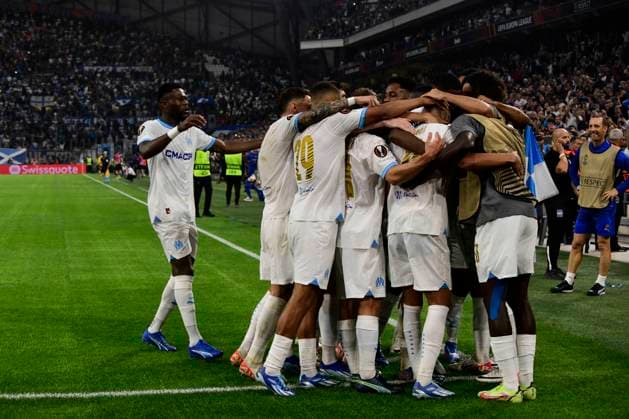 MARSEILLE, FRANCE : Penalty Amine HARIT (OM) Olympique de Marseille vs. AEK Athens FC lors de la phase de groupes de l™UEFA Europa League au stade Orange Velodrome, le 26 octobre 2023. MARSEILLE, FRANCE : OM vs. AEK Athens FC during the group phase of the UEFA Europa League in the Orange Velodrome Stadium on October 26th, 2023. FOOTBALL : Olympique de Marseille vs. AEK Athens FC - Europa League ValentinaClaret Panoramic 
