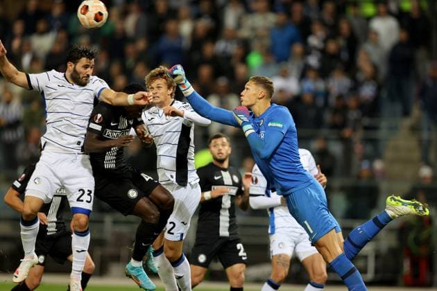 SOCCER - UEFA EL, Sturm vs Atalanta GRAZ,AUSTRIA,26.OCT.23 - SOCCER - UEFA Europa League, SK Sturm Graz vs Atalanta Bergamo Calcio. Image shows Sead Kolasinac, Giorgio Scalvini (Atalanta), Amadou Dante and Kjell Scherpen (Sturm).  GEPAxpictures xHansxOberlaender