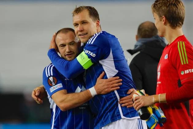 Europa League i fotball 2023: Molde - BK H?cken Molde 20231026. Moldes Veton Berisha (tv) og Martin Bjornbak etter Europa League kampen i fotball mellom Molde og BK H?cken pa Aker Stadion. Foto: Svein Ove Ekornesvag NTB Molde Norge EDITORIAL USE ONLY. RESTRICTED USE FOR BETTING COMPANIES Ref:_SPOQLF12LYGBZE.jpg  Copyright: xSveinxOvexEkornesvagx xNTBx