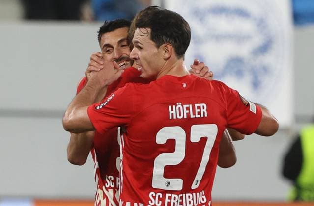 26.10.2023 Backa Topola(Serbia) TSC Backa Topola Topolya-SC Freiburg Europa League men s football Vincenzo Grifo(L),Nicolas Höfler(R) SC Freiburg celebration :Str