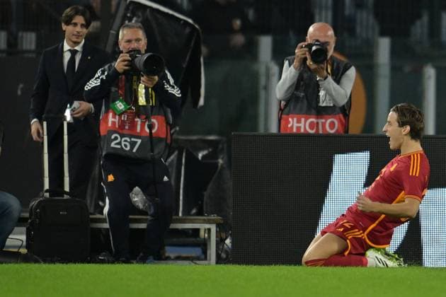 Foto Alfredo Falcone LaPresse 26 Ottobre 2023 - Roma, Italia - calcio - Roma vs Slavia Praga - Uefa Europa League 2023-2024 Girone G - Stadio Olimpico di Roma. Nella foto: esultanza Edoardo Bove (52 AS Roma) Foto Alfredo Falcone LaPresse October 26, 2023 Rome, Italy - sport, soccer - Roma vs Slavia Praga - Uefa Europe League 2023-2024 Group G - Olimpic Stadium & xee;n Rome. In the pic: Edoardo Bove (52 AS Roma) celebrates  Copyright: xAlfredoxFalcone LaPressex