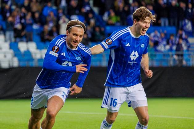 Europa League i fotball 2023: Molde - BK H?cken (5-1) Molde 20231026. Moldes Fredrik Gulbrandsen (tv) feirer 1-0 sammen med Emil Breivik under Europa League kampen i fotball mellom Molde og BK H?cken pa Aker Stadion. Foto: Svein Ove Ekornesvag NTB Molde Norge EDITORIAL USE ONLY. RESTRICTED USE FOR BETTING COMPANIES Ref:_SPOPejM9KHkxN0.jpg  Copyright: xSveinxOvexEkornesvagx xNTBx