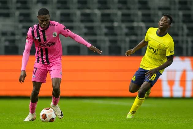 SOCCER - UEFA EL, Saint-Gilloise vs LASK BRUSSELS,BELGIUM,26.OCT.23 - SOCCER - UEFA Europa League, Royale Union Saint-Gilloise vs Linzer ASK. Image shows Moses Usor (LASK) and Jean Thierry Lazare Amani (Saint-Gilloise).  GEPAxpictures xManuelxBinder