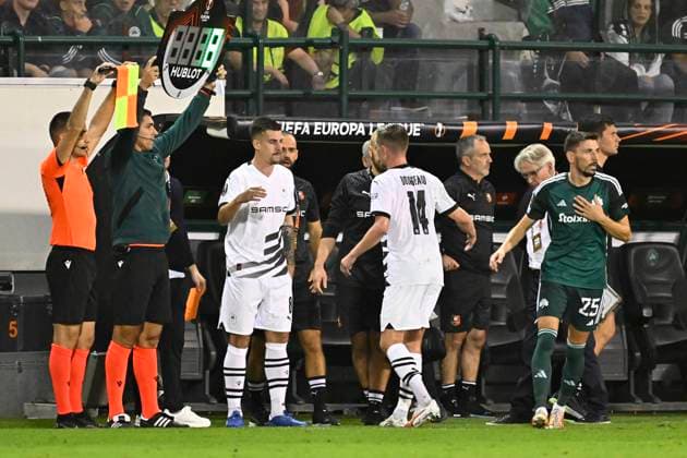 FOOTBALL Europa League Panathinaïkos Athènes Stade Rennais FC PHOTOPQR OUEST FRANCE Vincent MICHEL ; Athènes ; 26 10 2023 ; Football - Ligue Europa - 3eme match qualificatif - Panathinaïkos Athènes Stade Rennais FC sortie sur blessure de Benjamin Bourigeaud Rennes Photo Vincent Michel Ouest-France oct 26th 2023. FOOTBALL Europa League Panathinaïkos Athènes Stade Rennais FC Athènes France  Copyright: xPHOTOPQR OUESTxFRANCE MAXPPPxVincentxMICHELx 20231026OFR8111 20231026OFR8111