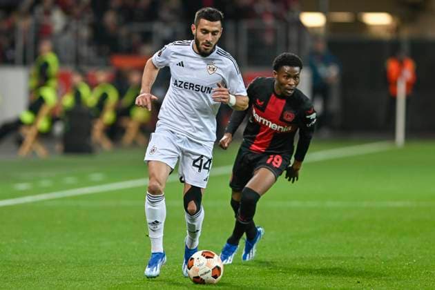 f le in the fight for the ball Elvin Cafarquliyev 44, Qarabag Agdam Nathan Tella 19, Bayer Leverkusen 26 10 2023 Football Europa League, Bayer 04 Leverkusen vs Qarabag Agdam , BayArena, Leverkusen, NRW Germany Copyright: xpepphotox xHorstxMauelshagenx pep00321, pep_20231026_hm