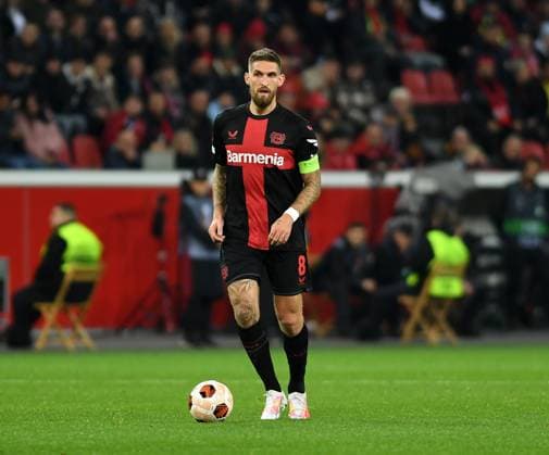 26 10 2023, Leverkusen, Germany, BayARENA, Bayer Leverkusen vs Qarabag Agdam UEFA Europa League 2023 2024 Group H, Robert Andrich Bayer 04 Leverkusen in action, on the ball, individual action Photo Ralf Treese Leverkusen BayARENA North Rhine Westphalia Germany 521_LEVQAR20231026_019 Treese-521