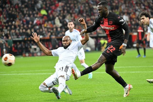 Leverkusen, Bayarena, 26 10 23, GER, Men, UEFA Europa League, Season 2023 2024, Bayer 04 Leverkusen Qarabag Agdam Image from left in duel Kevin MEDINA Qarabag and Victor BONIFACE Leverkusen Only for editorial use UEFA regulations prohibit any use of photographs as image sequences and or quasi video Nordrhein Westfalen Germany