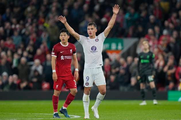 UEFA Europa League Liverpool v Toulouse Thijs Dallinga 9 of Toulouse shouts for a pass during the UEFA Europa League match Liverpool vs Toulouse at Anfield, Liverpool, United Kingdom, 26th October 2023 (Photo by Steve Flynn News Images) Liverpool Anfield Merseyside United Kingdom Copyright: xStevexFlynn NewsxImagesx