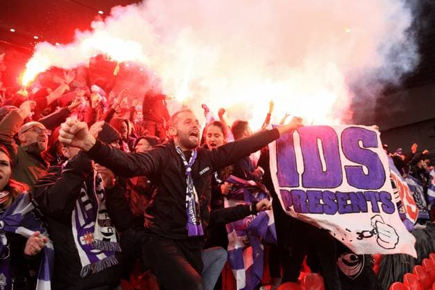 Liverpool gegen Toulouse 26. Oktober 2023, Liverpool UEFA Europa League Fußball Gruppe E Liverpool gegen Toulouse Toulouse-Fans mit Pyro Foto von Daniel Chesterton Liverpool UK  Copyright: xDanielxChestertonxOffside