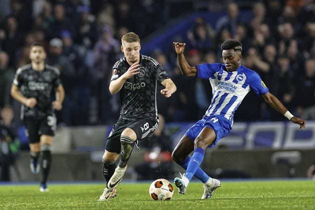 BRIGHTON, 26-10-2023, American Express stadium. UEFA Europa League Football, season 2023-2024. Match between Brighton and Ajax. Ajax player Kenneth Taylor and Brighton player Simon Adringa Brighton - Ajax  x22909493x Copyright: