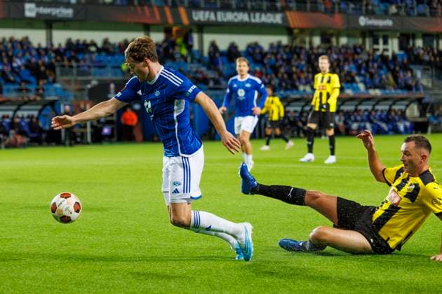 Europa League i fotball 2023: Molde - BK H?cken (5-1) Molde 20231026. H?ckens Even Hovland (th) prover a stoppe Emil Breivik under Europa League kampen i fotball mellom Molde og BK H?cken pa Aker Stadion. Foto: Svein Ove Ekornesvag NTB Molde Norge EDITORIAL USE ONLY. RESTRICTED USE FOR BETTING COMPANIES Ref:_SPO_KTYoakNYyc.jpg  Copyright: xSveinxOvexEkornesvagx xNTBx