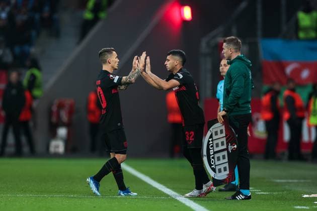 26 10 2023, Football, 2023 2024 season, UEFA Europa League, Group stage, Matchday 3, Bayer 04 Leverkusen Qarabag Agdam, v l Alejandro Grimaldo Bayer 04 Leverkusen , Gustavo Puerta Molano Bayer 04 Leverkusen , Leverkusen BayArena NRW Germany xRHR PHOTO DEx Copyright: DennisxEwert RHR-FOTOx RHR-FOTO DE