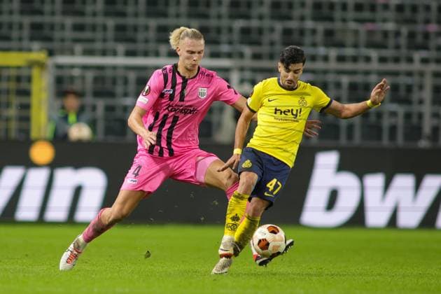 SOCCER - UEFA EL, Saint-Gilloise vs LASK BRUSSELS,BELGIUM,26.OCT.23 - SOCCER - UEFA Europa League, Royale Union Saint-Gilloise vs Linzer ASK. Image shows Maksym Talovierov (LASK) and Mohammed El Amine (Saint-Gilloise).  GEPAxpictures xManuelxBinder