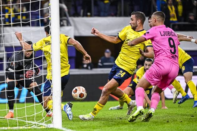Union s Kevin Mac Allister stops the ball during a soccer match between Belgian Royale Union Saint Gilloise and Austrian Linzer Athletik Klub (LASK), on Thursday 26 October 2023 in Brussels, on day 3 of the group phase of the UEFA Europa League competition, in group E. LAURIExDIEFFEMBACQ  x78598385x