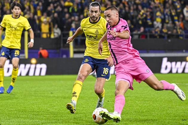 Union s Christian Burgess and LASK s Marin Ljubicic pictured in action during a soccer match between Belgian Royale Union Saint Gilloise and Austrian Linzer Athletik Klub (LASK), on Thursday 26 October 2023 in Brussels, on day 3 of the group phase of the UEFA Europa League competition, in group E. LAURIExDIEFFEMBACQ  x78598596x