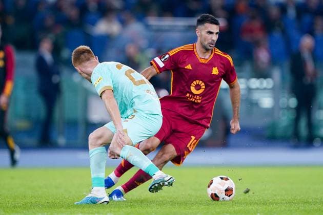 AS Roma v Slavia Praha - UEFA Europa League Zeki Celik of AS Roma during the UEFA Europa League Group G match between AS Roma and Slavia Praha at Stadio Olimpico on October 26, 2023 in Rome, Italy. Rome Stadio Olimpico Rome Italy Copyright: xGiuseppexMaffiax UEL_Roma-SlaviaPraha_GM_26102023_07695