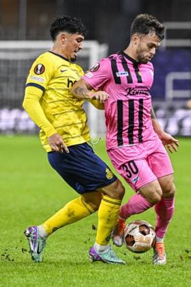 Union s Cameron Puertas Castro and LASK s Sascha Horvath fight for the ball during a soccer match between Belgian Royale Union Saint Gilloise and Austrian Linzer Athletik Klub (LASK), on Thursday 26 October 2023 in Brussels, on day 3 of the group phase of the UEFA Europa League competition, in group E. LAURIExDIEFFEMBACQ  x78600336x