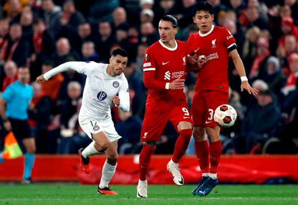 Football - 2023 2024 UEFA Europa League - Group E - Matchday Three Six - Liverpool vs Toulouse - Anfield - Thursday 26th October 2023 Darwin Nunez of Liverpool breaks with Gabriel Suazo of Toulouse in pursuit, at Anfield. 