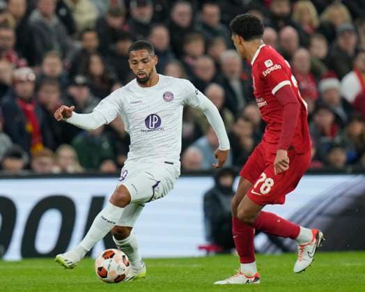 UEFA Europa League Liverpool v Toulouse Frank Magri 19 of Toulouse runs at Jarell Quansah 78 of Liverpool during the UEFA Europa League match Liverpool vs Toulouse at Anfield, Liverpool, United Kingdom, 26th October 2023 (Photo by Steve Flynn News Images) Liverpool Anfield Merseyside United Kingdom Copyright: xStevexFlynn NewsxImagesx