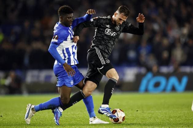 BRIGHTON - (l-r) Carlos Baleba of Brighton Hove Albion, Branco van den Boomen of Ajax during the UEFA Europa League Group B match between Brighton & Hove Albion FC and Ajax Amsterdam at the American Express Community Stadium on October 26, 2023 in Brighton, United Kingdom Kingdom. ANP MAURICE VAN STEEN UEFA Europa League 2023 24 2023 2024 xVIxANPxSportx xxANPxIVx 482210006 originalFilename: 482210006.jpg